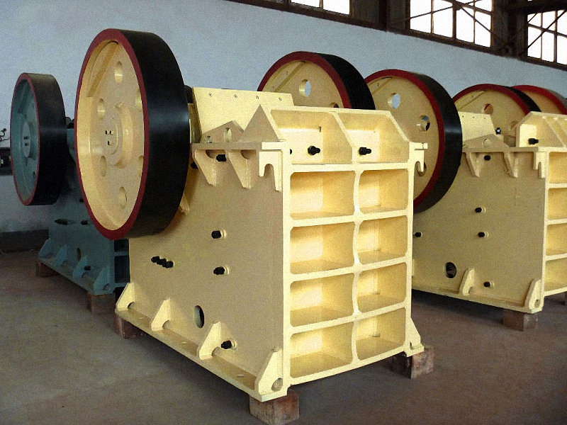 A variety of basalt jaw crushers of about 200 tons per hour