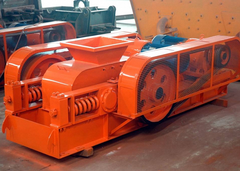Crushing machine in the cement industry application 