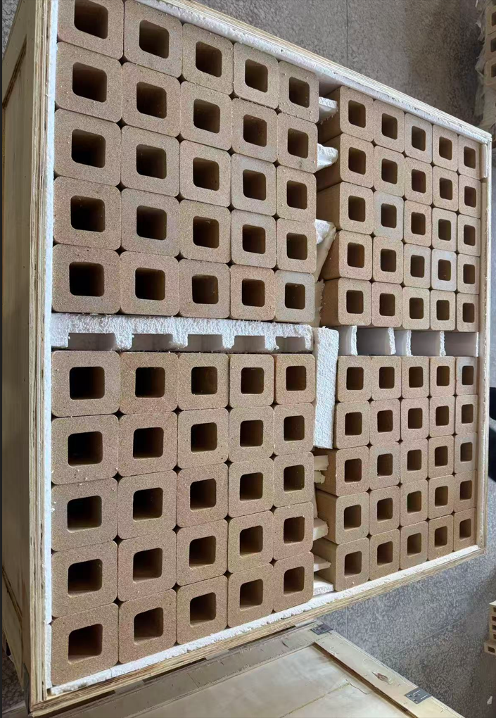 REFRACTORY MATERIALS FOR GLASS KILN